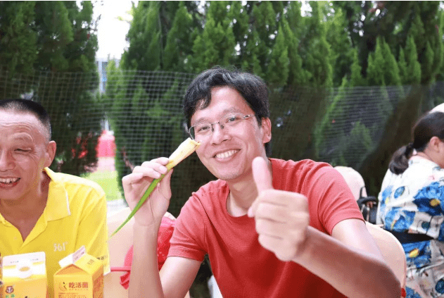 2298e283a405497a8a7f6801e90f77f9-1