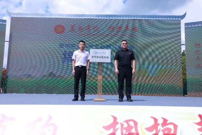 2421740aa6f240c79c43be47dd0c0f76-1