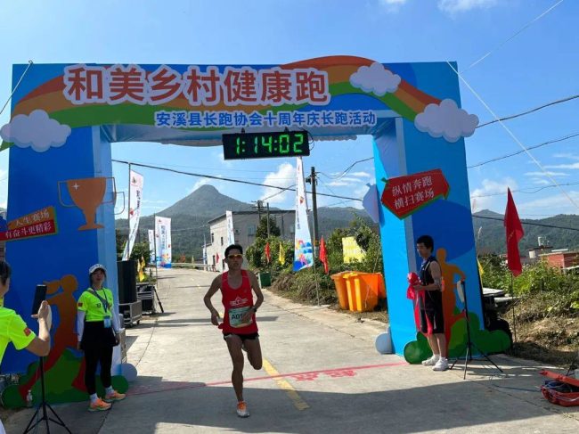 52a9629c73474f589140cebcff7323ef-1