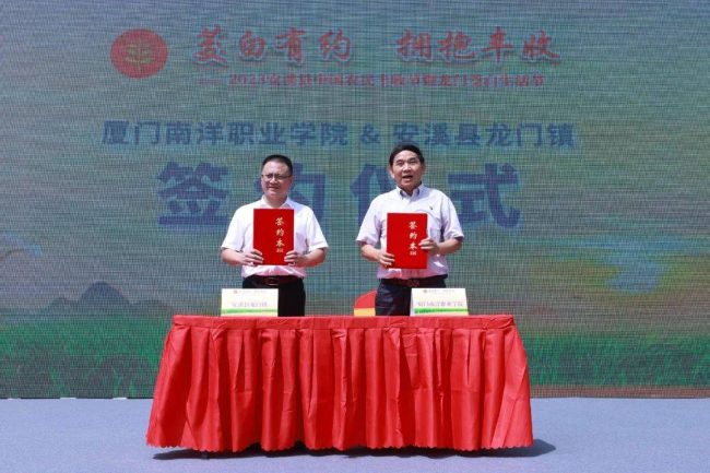 d71da539f95f40b989ff9c4bfebeed18-1